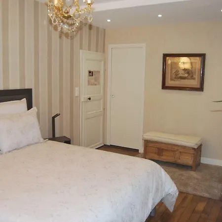 Le Mesnil Oda ve Kahvaltı 3*